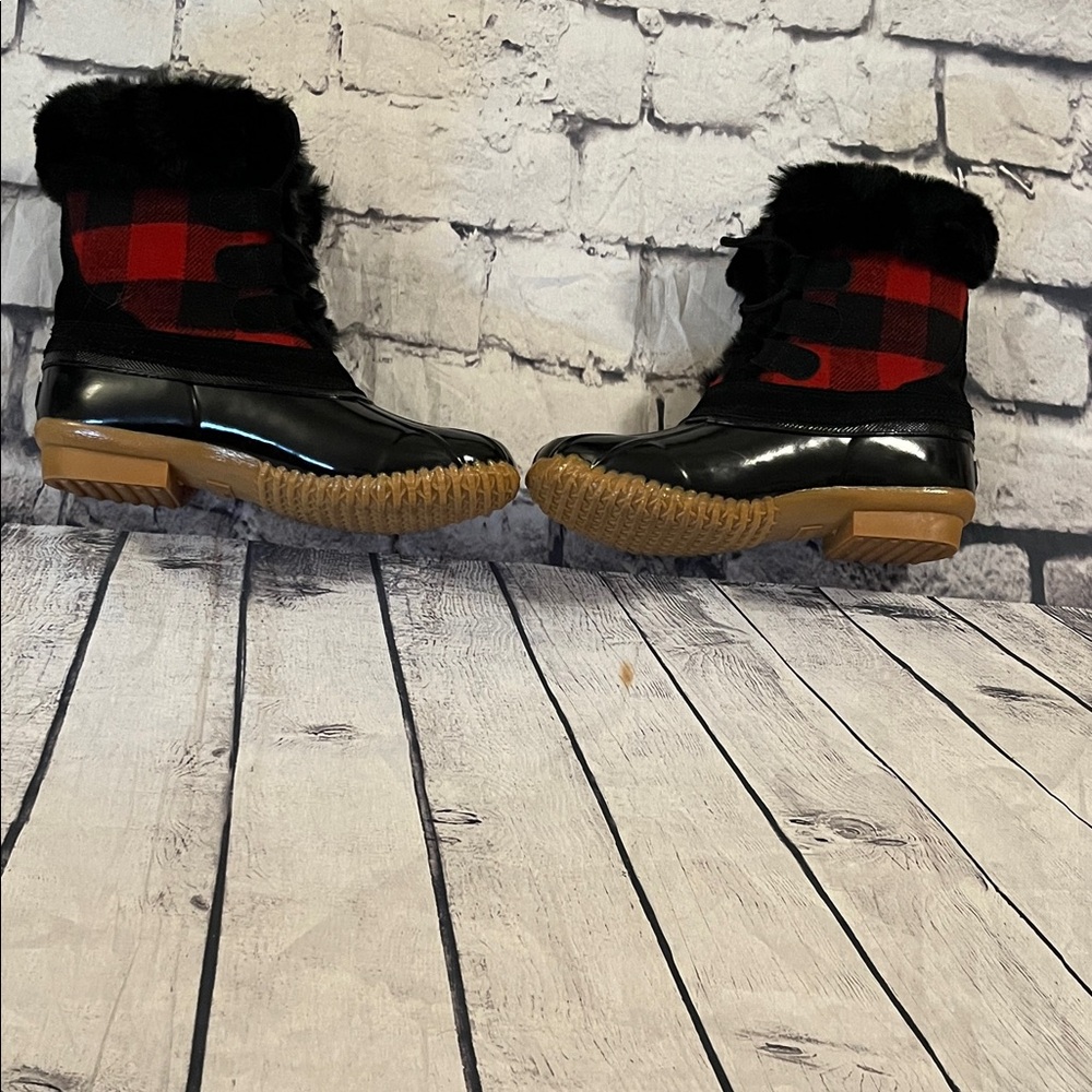7 Bass Red and Black Plaid Winter Boots